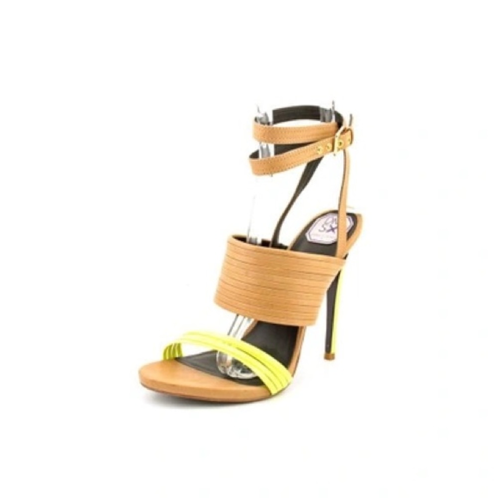 Donald J. Pliner Sammy Heels